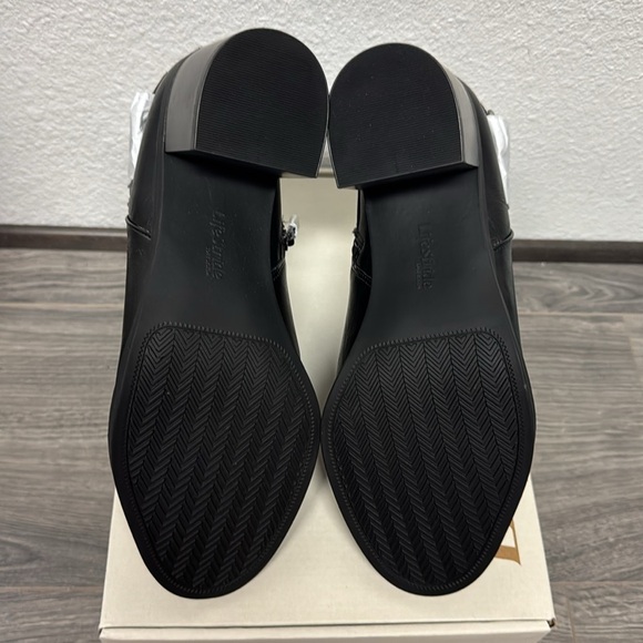 LifeStride Lorelai Ankle Boot (WIDE) - Picture 3 of 9